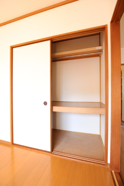 収納　ハンガーポール付きです