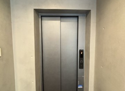 ロビー　南東向きです