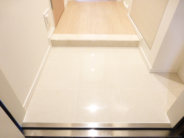 玄関　※別部屋参考写真