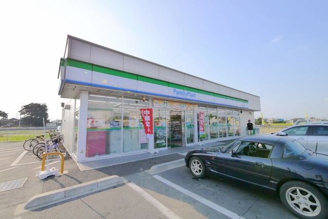 コンビニ　ファミリーマート川越上寺山西店（コンビニ）まで714m