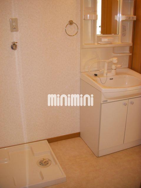 洗面設備　独立洗面台もついています