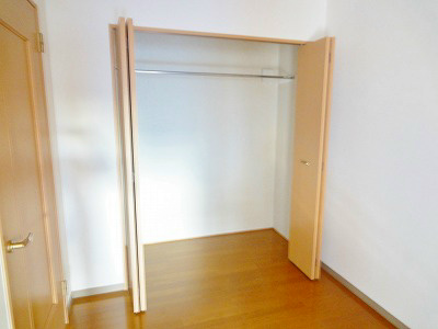 収納　寝室にはクローゼットがついています。