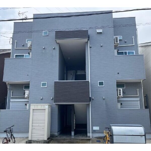 建物外観　居住者専用のゴミ置き場がついてます☆