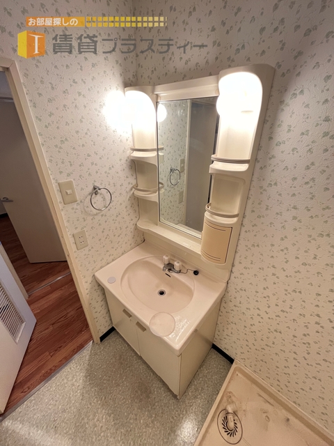 洗面設備　朝の身支度に欠かせない独立洗面所。