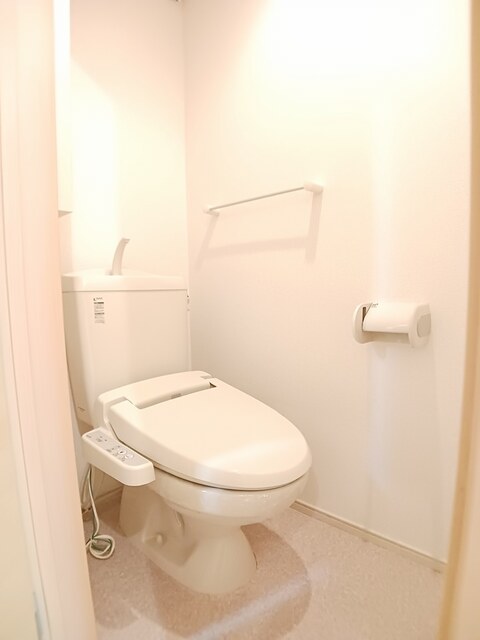 トイレ　温水洗浄便座機能付き♪