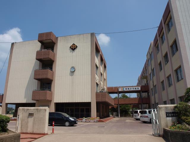 中学校　高松市立太田中学校（中学校）まで444m