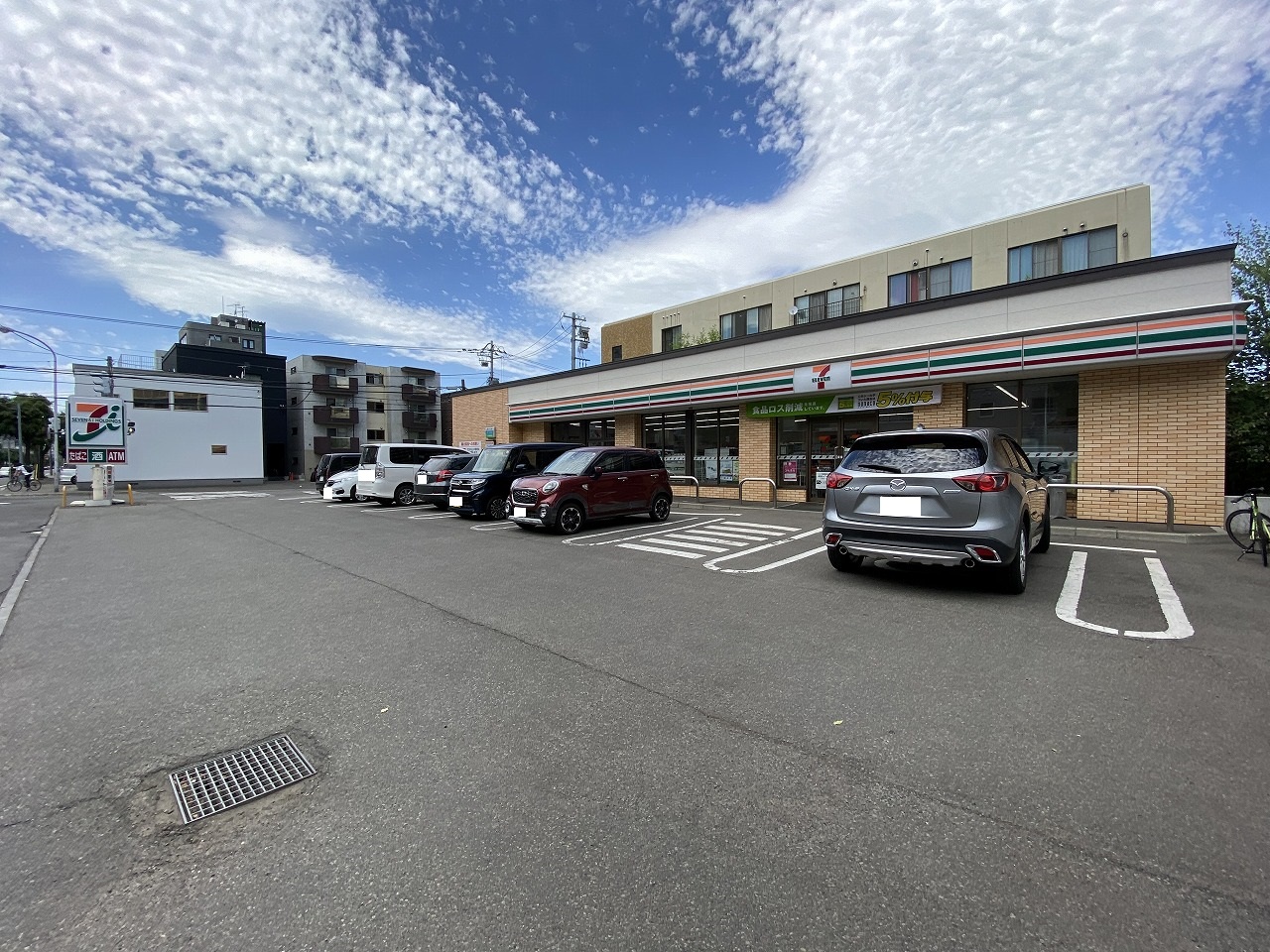 コンビニ　セブンイレブン（コンビニ）まで245m