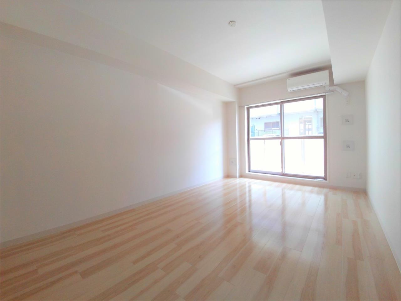 居室・リビング　白基調の明るい室内です♪