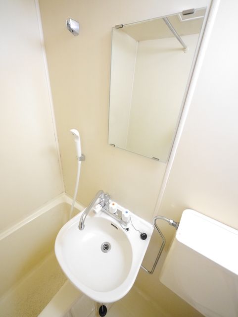 洗面設備　同建物別号室別タイプ参考写真です