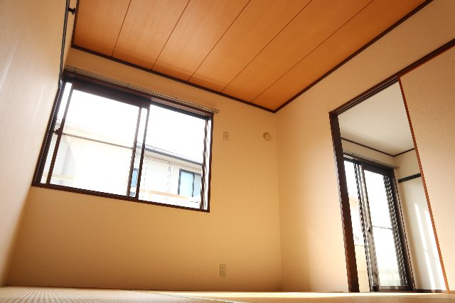 その他　明るい色調の室内です