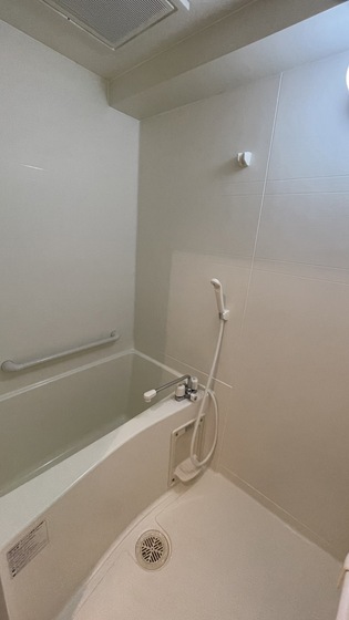 バス・シャワールーム　※別部屋の写真です