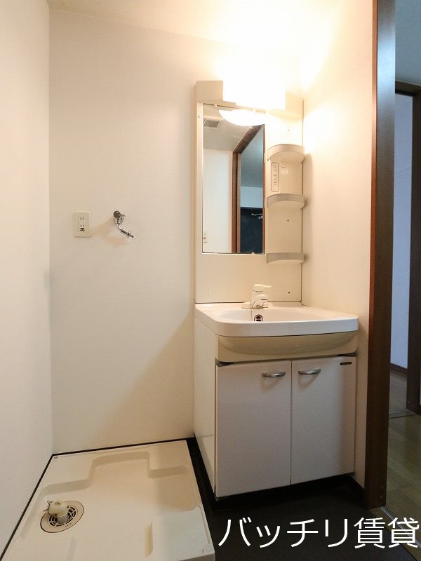 洗面設備　別号室写真の為現況を優先致します。