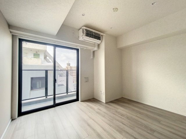 居室・リビング　南向きのお部屋です