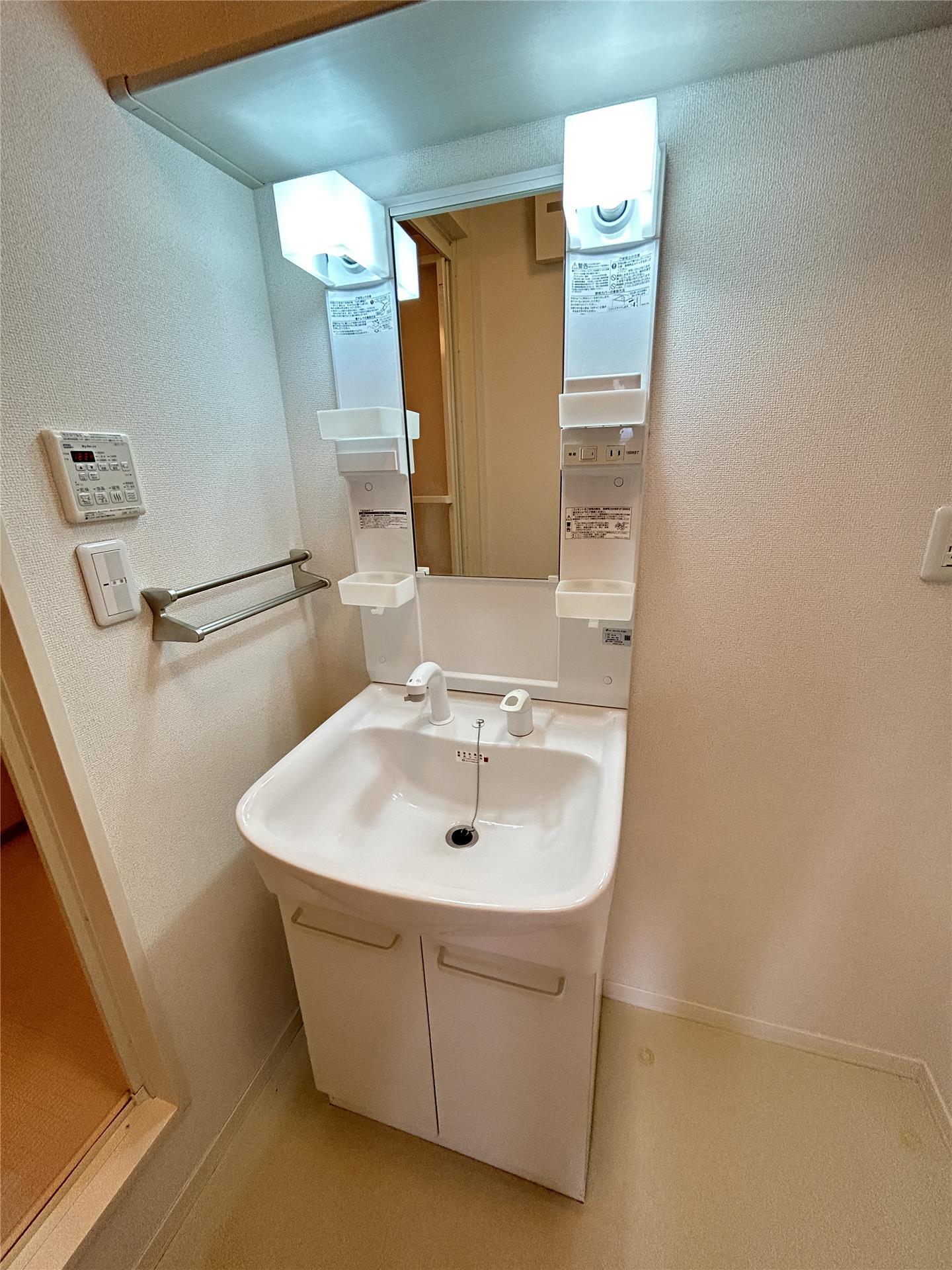 洗面設備　洗髪洗面化粧台