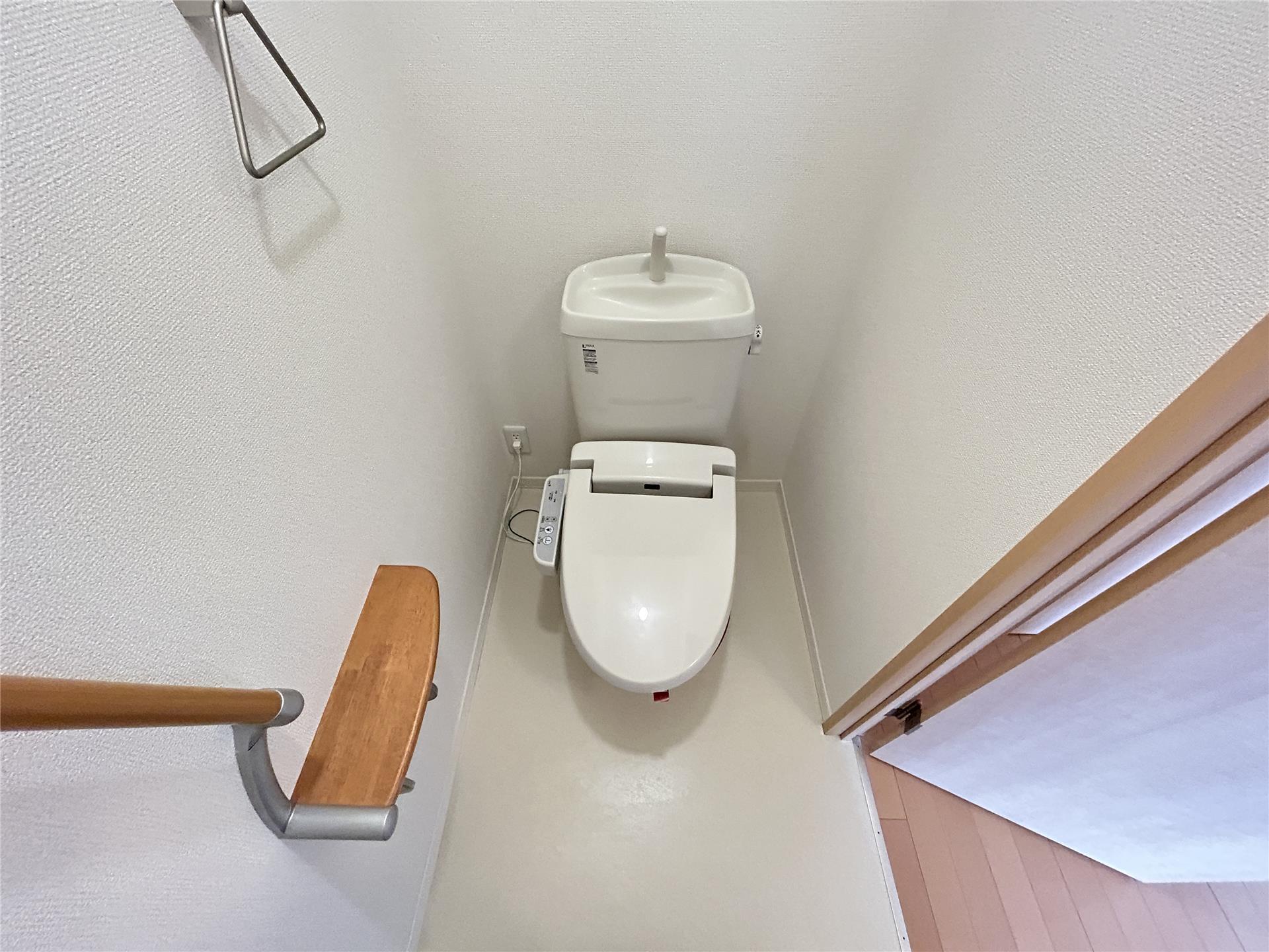 トイレ　温水洗浄暖房便座付トイレ