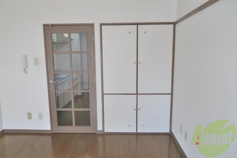 収納　物をしまうスペースも欲しい方。ちゃんと収納もございます。