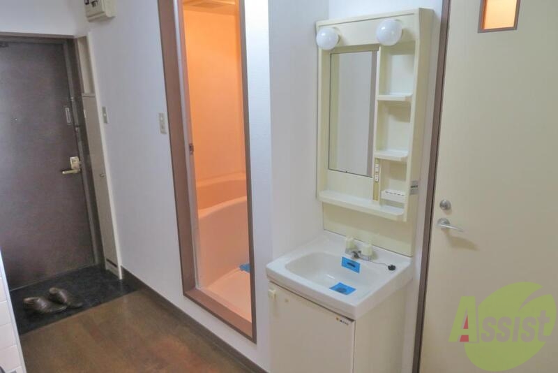 洗面設備　独立洗面台は外出の身支度など忙しい朝も快適ですね。