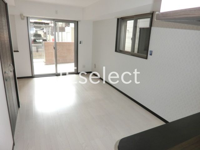 居室・リビング　2面採光で開放感ありますね