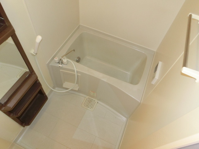 バス・シャワールーム　家族の入る時間が別々でも大丈夫、追焚ありますよ。