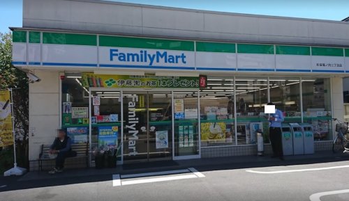 コンビニ　ファミリーマート 杉並堀ノ内三丁目店（コンビニ）まで376m