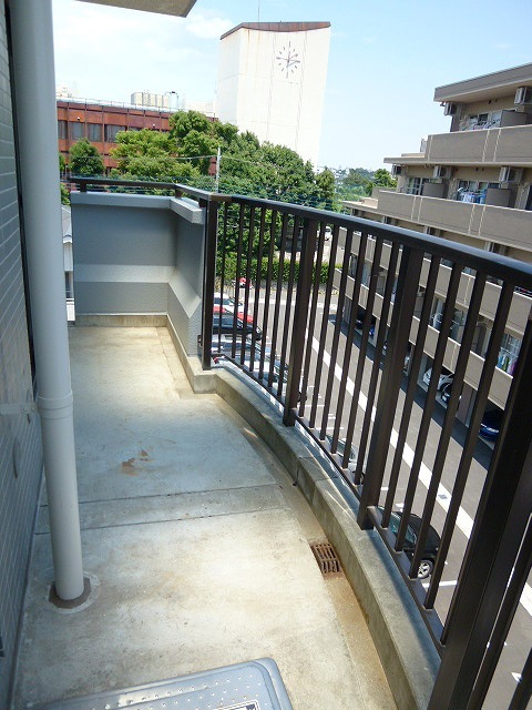 バルコニー　写真は401号室です。