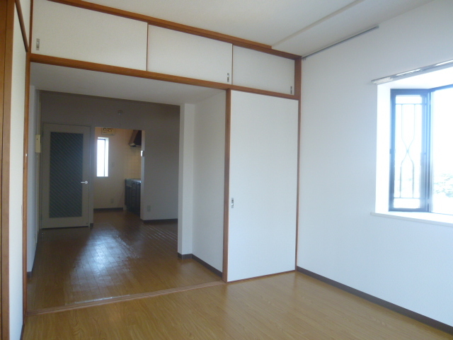 居室・リビング　写真は401号室です。