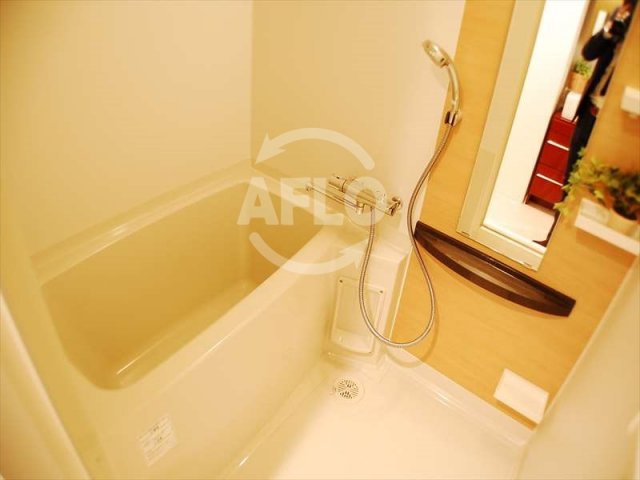 バス・シャワールーム　セレニテ本町グランデ　浴室