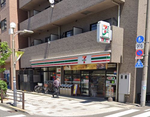 コンビニ　セブンイレブン（コンビニ）まで1106m