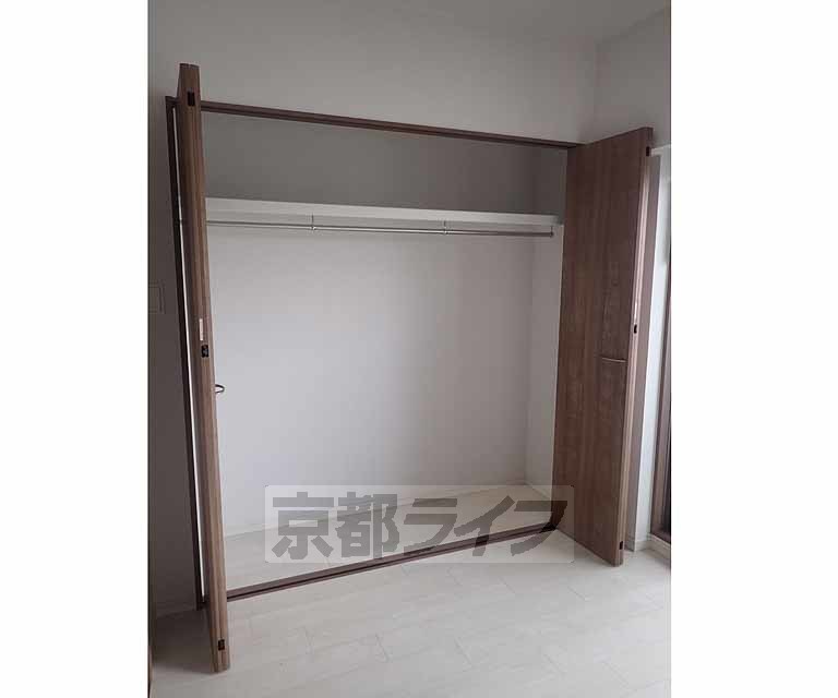 収納　ハンガーラックが付いています。