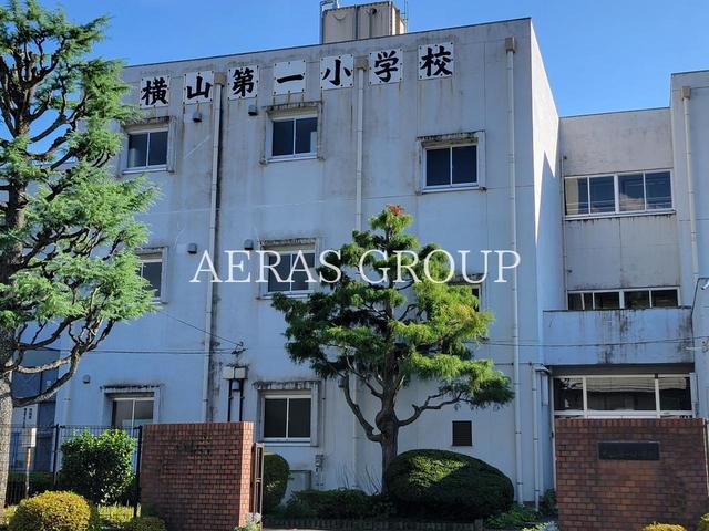 小学校　八王子市立横山第一小学校（小学校）まで884m