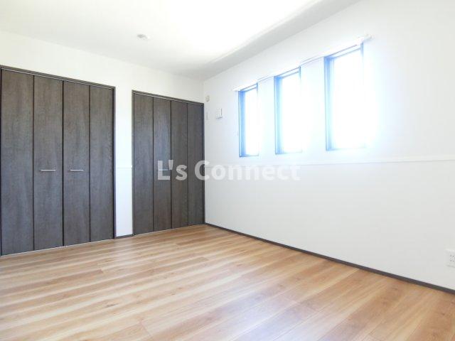 その他　６帖の洋室は寝室として使えます。