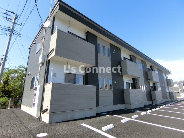 建物外観　２０２３年築のアパート。