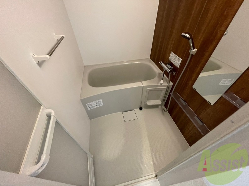 バス・シャワールーム　ユニットバスです。疲れを癒すのに欠かせませんね！