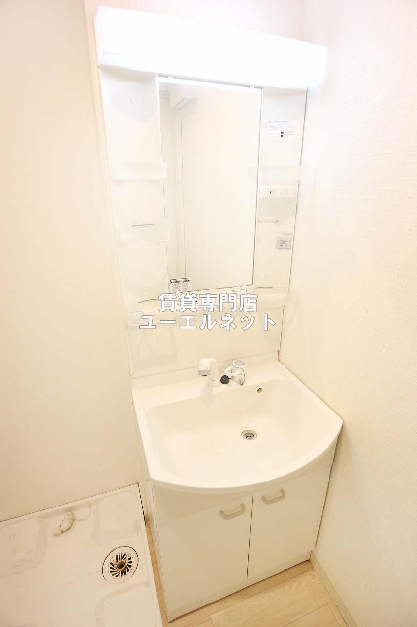 洗面設備　清潔感ある独立洗面台で毎日気持ちよく♪