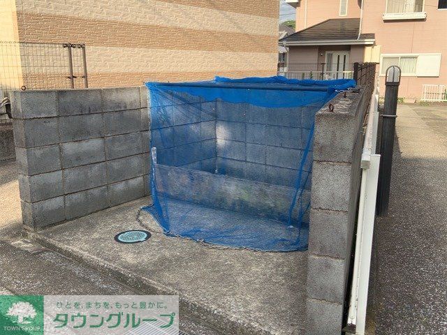 エントランス　ゴミ置場