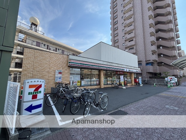 コンビニ　セブン－イレブン名古屋中村区役所駅前店（コンビニ）まで585m