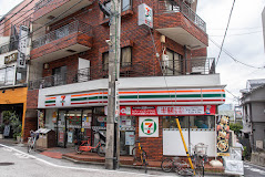 コンビニ　セブンイレブン 中野野方駅東店（コンビニ）まで690m