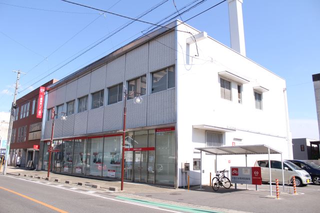 銀行　三菱東京ＵＦＪ銀行（銀行）まで420m