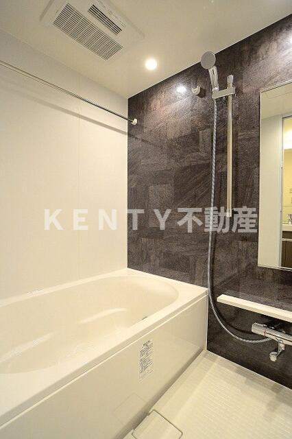 バス・シャワールーム　落ち着いた空間のお風呂です