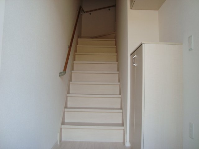 玄関　玄関から階段