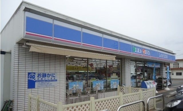 コンビニ　ローソン（コンビニ）まで700m