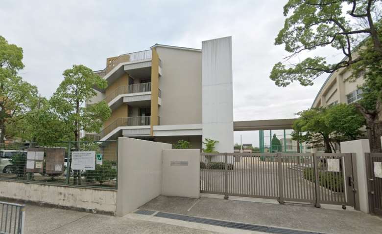 中学校　園田東中学校（中学校）まで834m