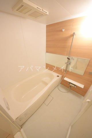 バス・シャワールーム　きれいな広々としたお風呂です