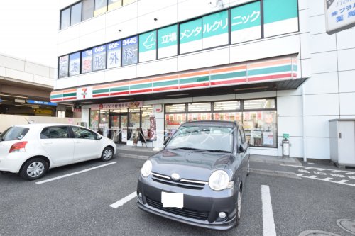 コンビニ　セブンイレブン横浜立場駅前店（コンビニ）まで747m