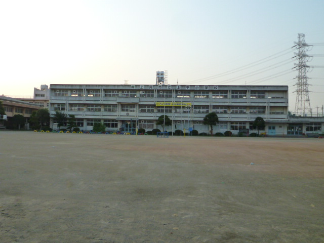 小学校　上尾市立上平小学校（小学校）まで779m