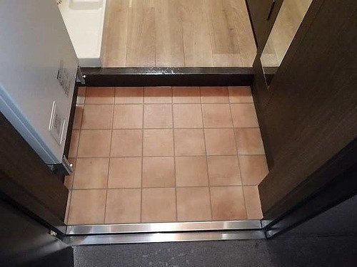 玄関　※同タイプの部屋のお写真です