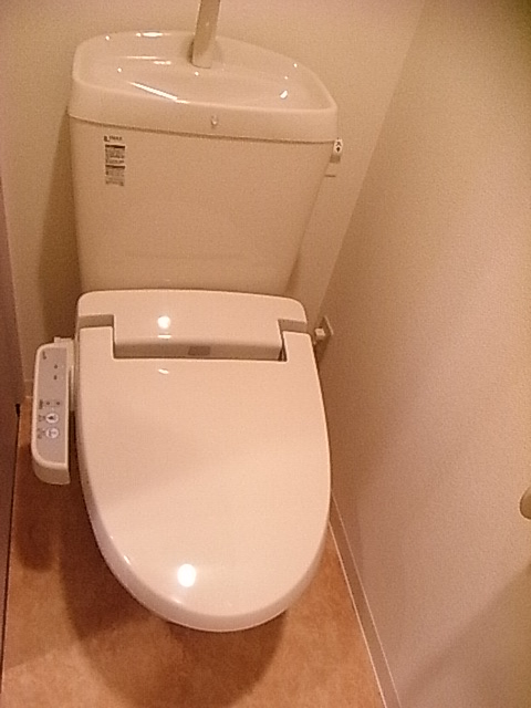 トイレ　温水洗浄便座付のトイレ