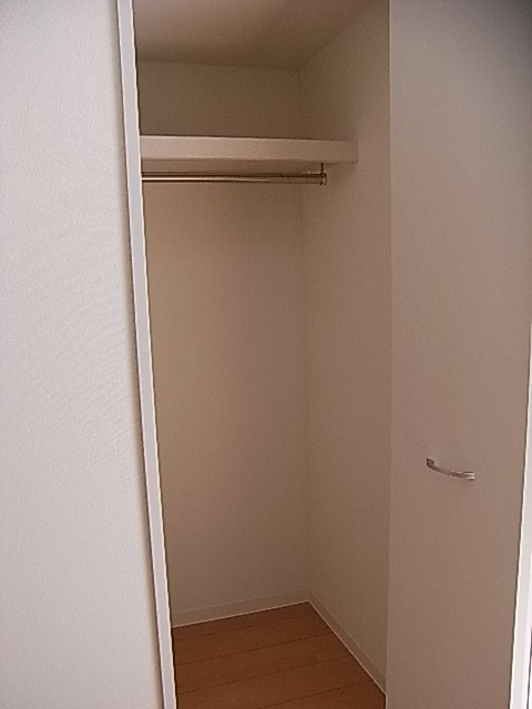 収納　ハンガーポール付のクローゼット