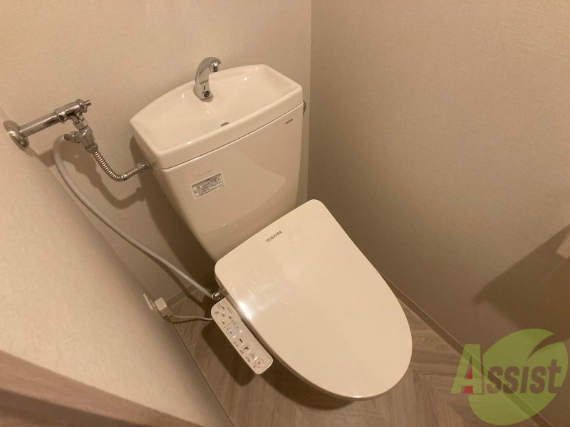 トイレ　こちらはトイレです。清潔感があり、安心して使用できます。