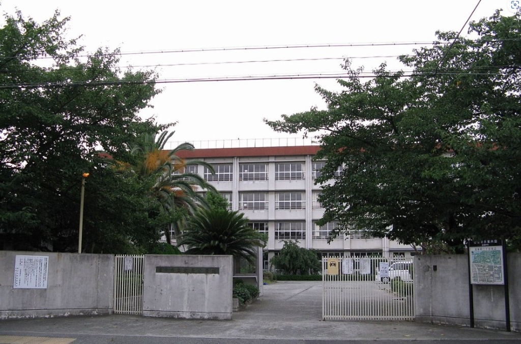 小学校　豊中市立北条小学校（小学校）まで632m